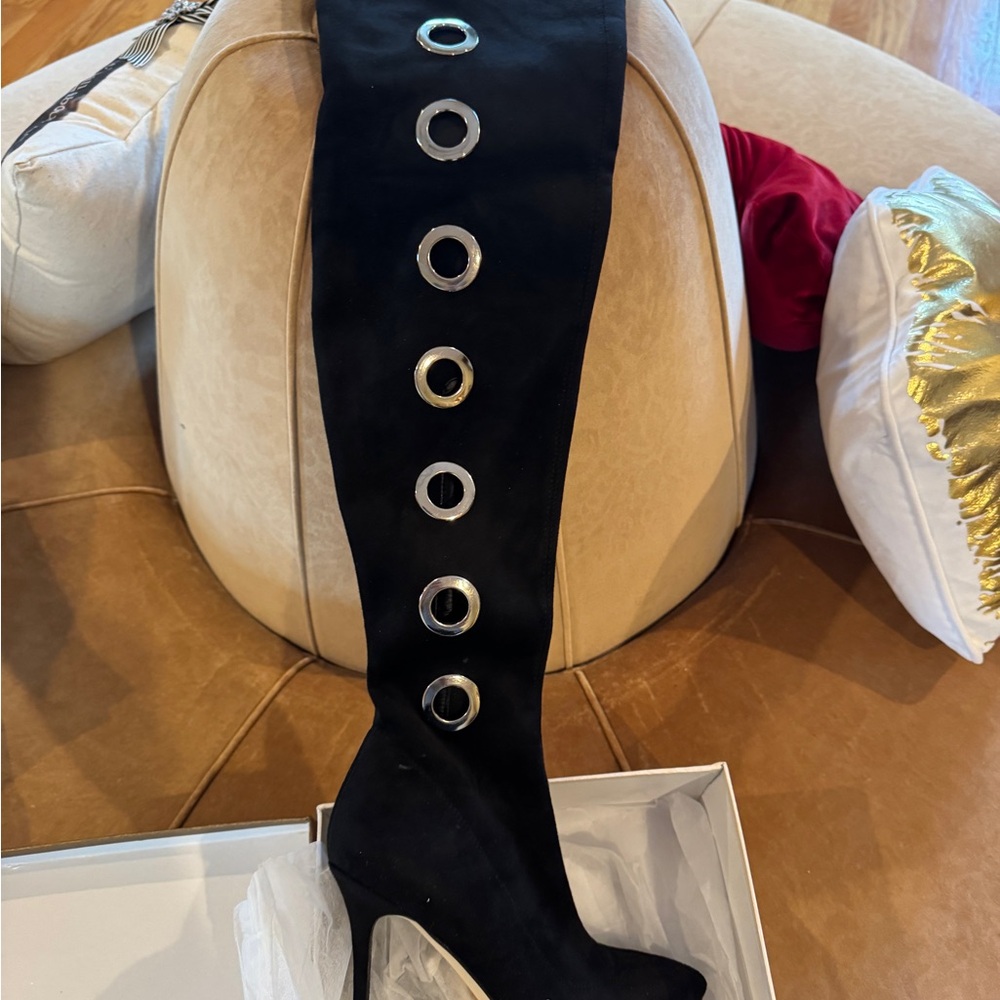 BNWT Vivi thigh high black suede boots